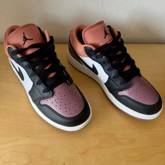 NEW - Nike Air Jordan 1 Low SE - Picture 2 of 6